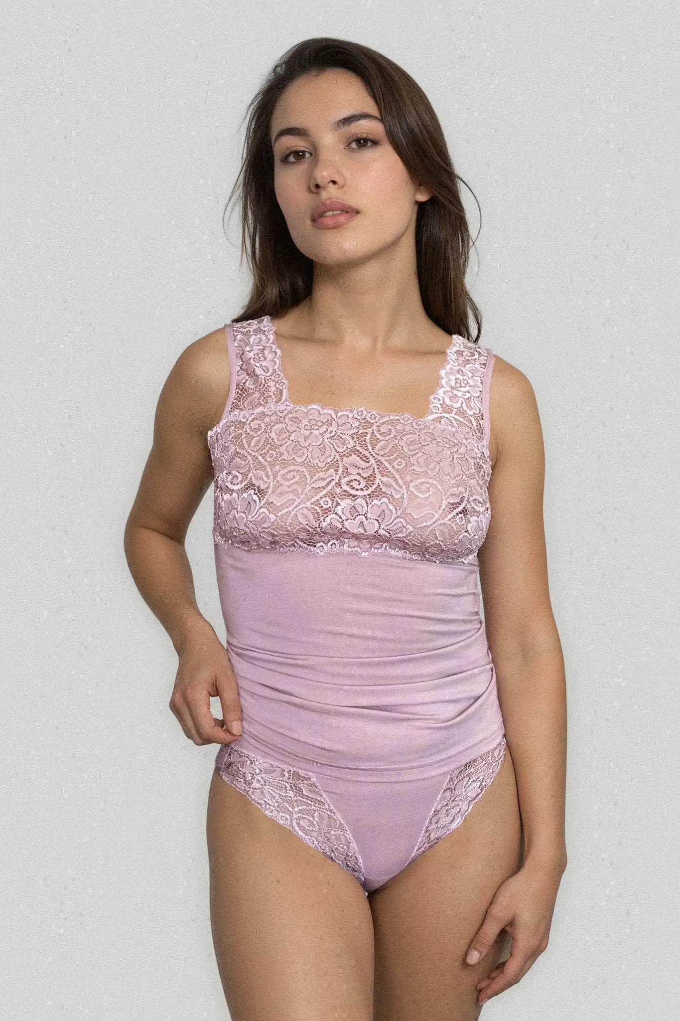 Canotta a Spalla Larga in Micro Modal e Pizzo Scollo Quadrato