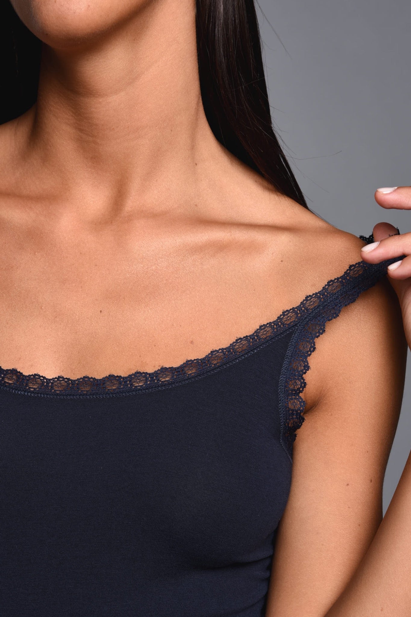 Top Spallini Sottili in Cotone Modal con Pizzo Scollo Tondo