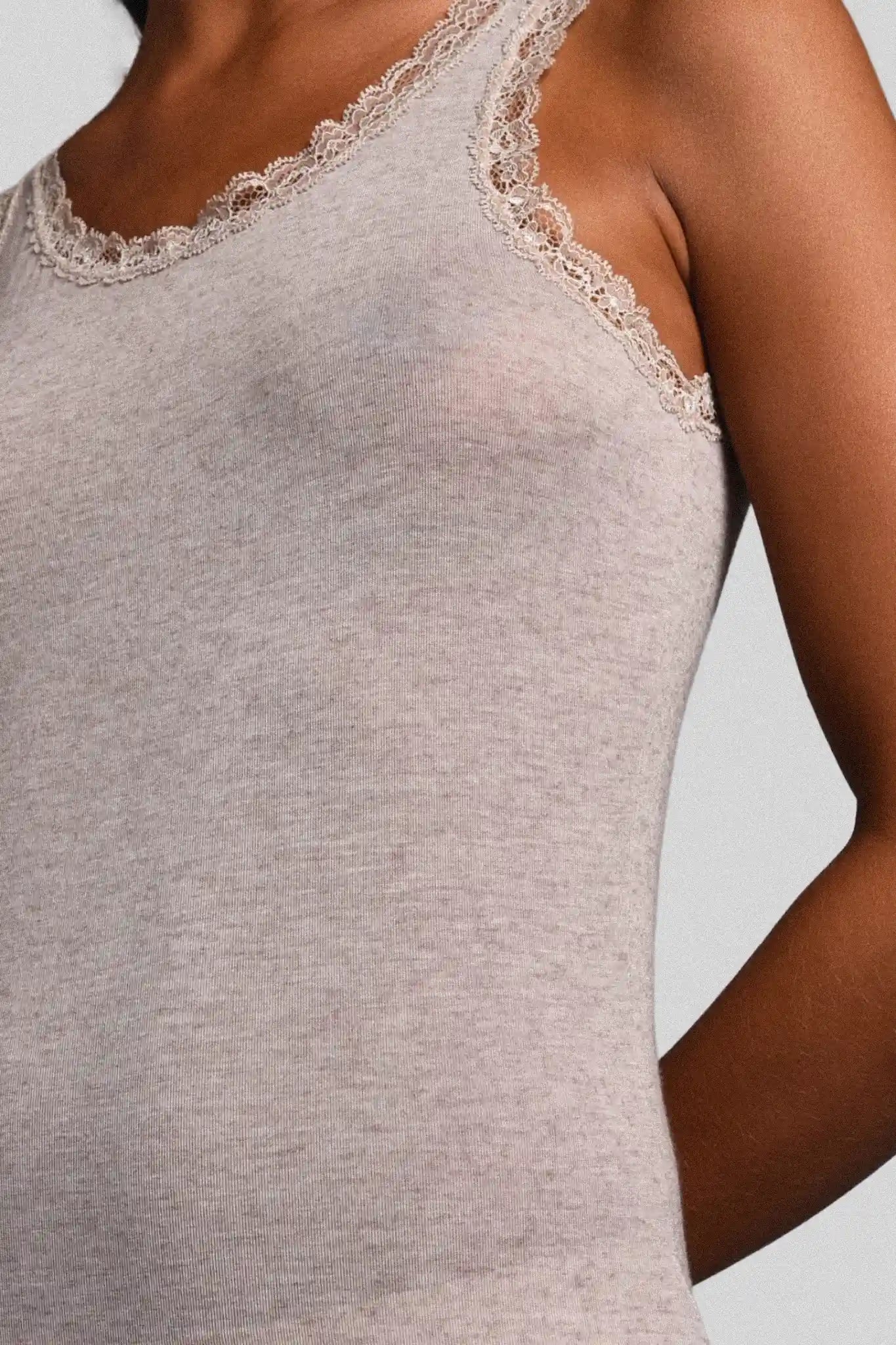 Canotta a Spalla Larga in Modal Ultralight con Cashmere e Pizzo