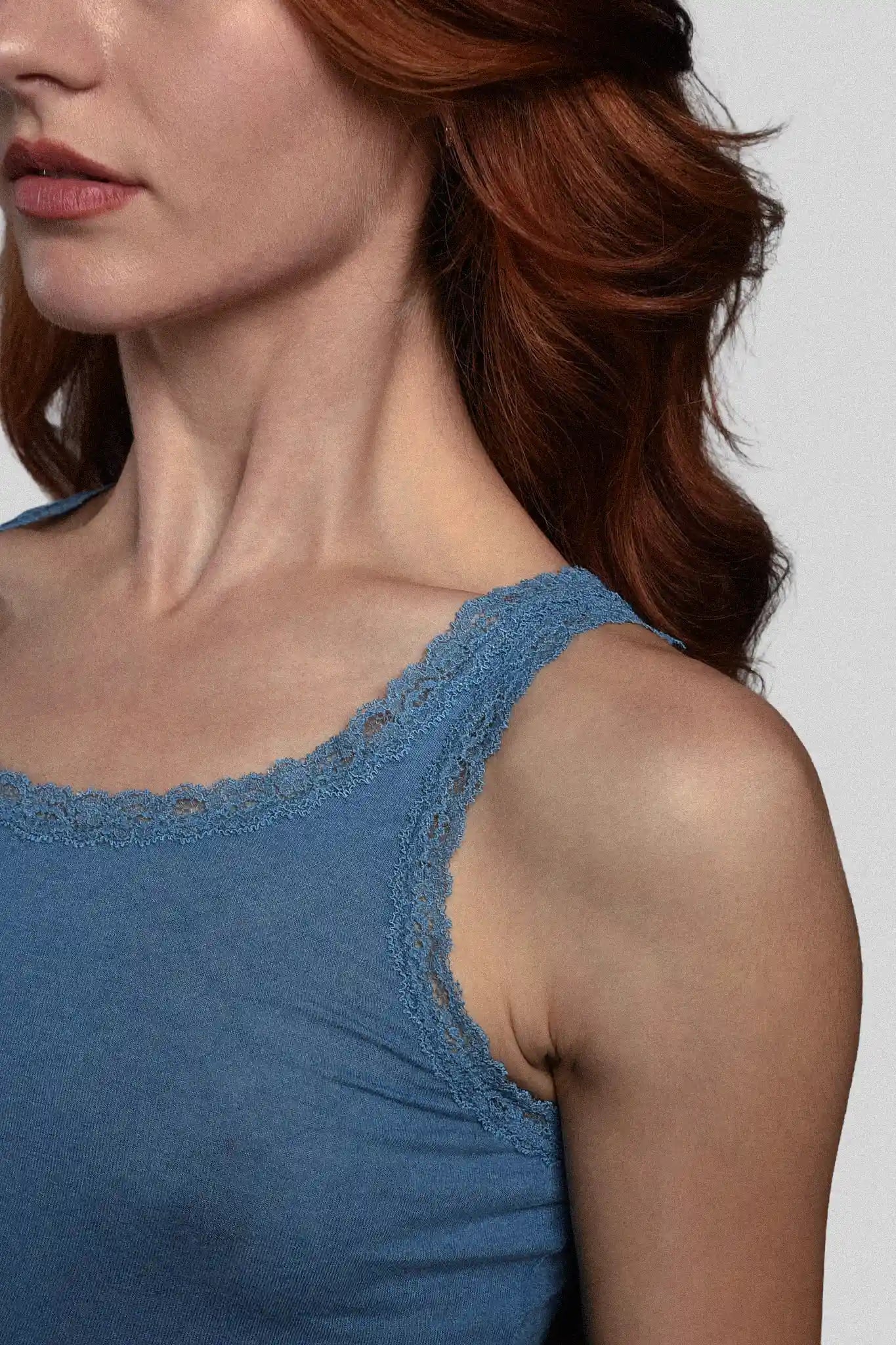 Canotta a Spalla Larga in Modal Ultralight con Cashmere e Pizzo