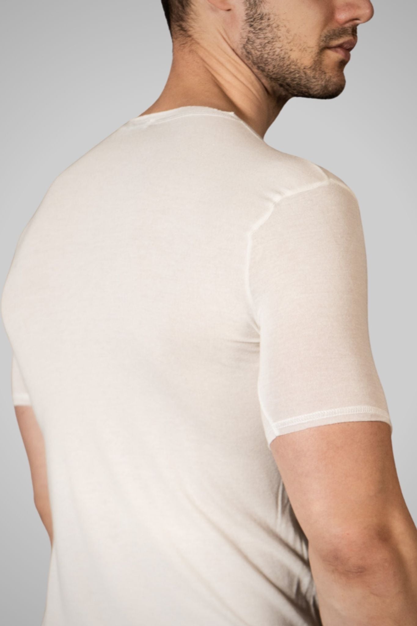Maglia a Manica Corta in Modal Ultralight con Cashmere Girocollo